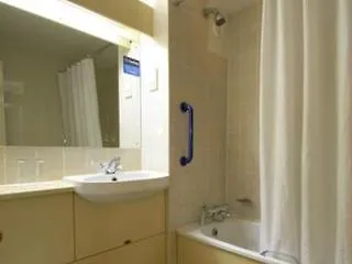 Otel Travelodge 3*